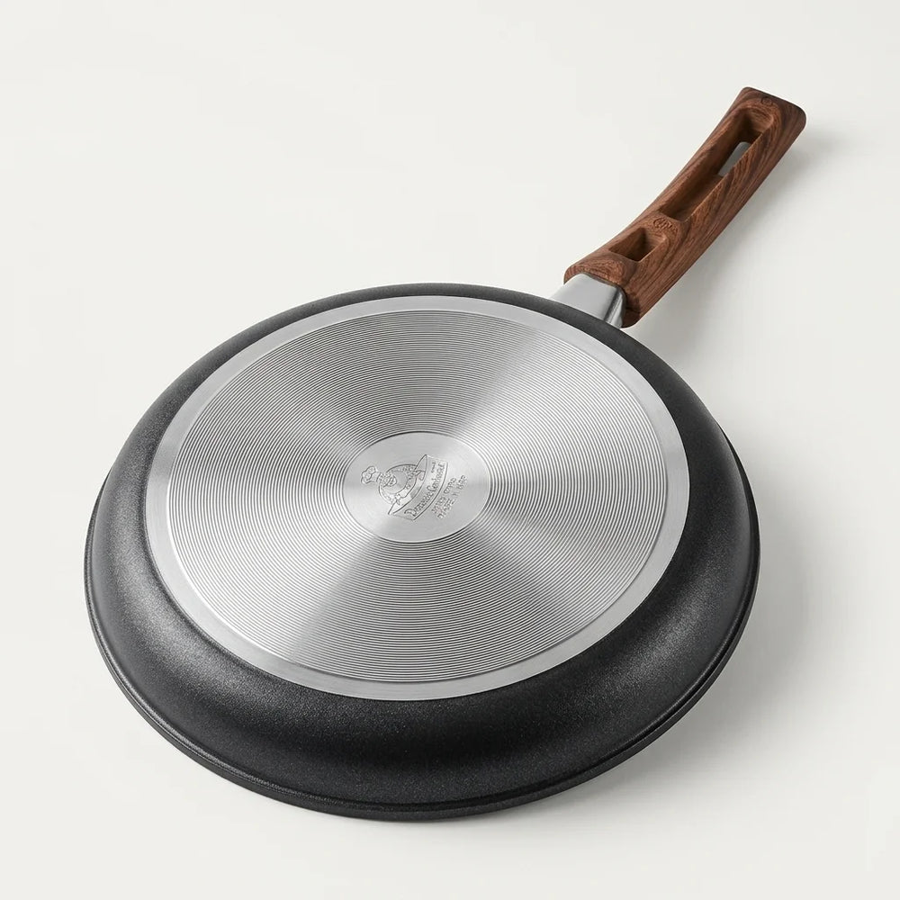 Nonstick 28 cm wooden